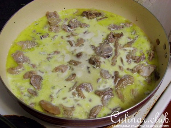 Спагетти с курицей и грибами в сливочном соусе