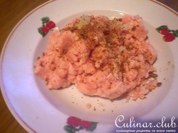 Лумакони с куриным фаршем, запечёные под соусом "Бешамель"