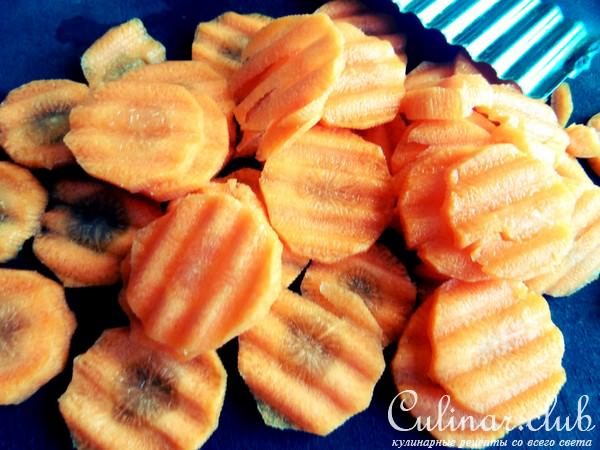 Тёплый салат из "пенне" с овощами и рыбкой