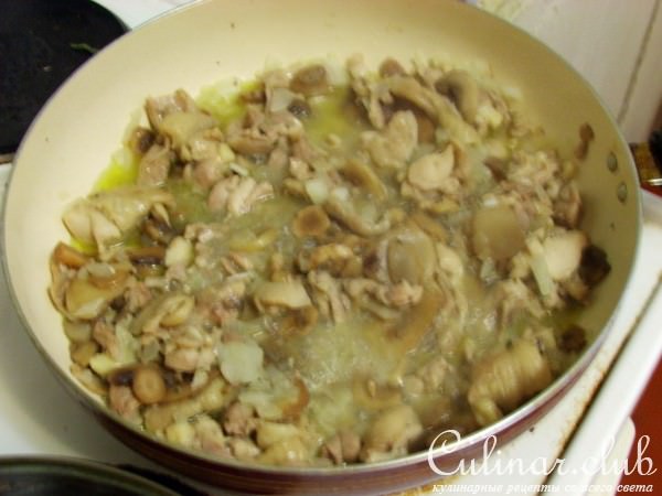 Спагетти с курицей и грибами в сливочном соусе