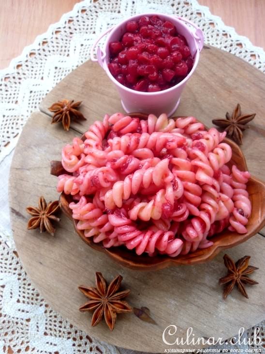 Паста с брусничным соусом