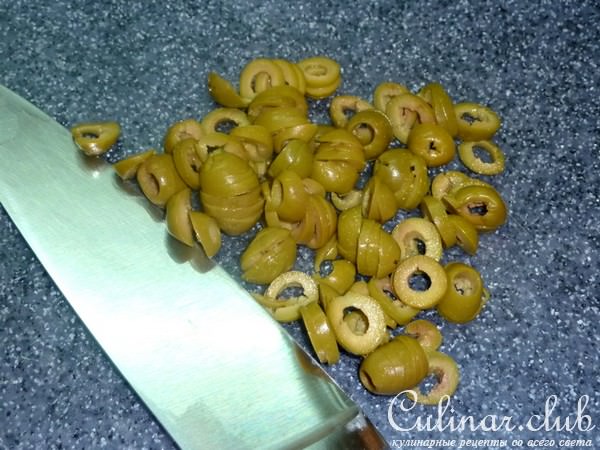 Farfalle с томатным соусом с тунцом и оливками