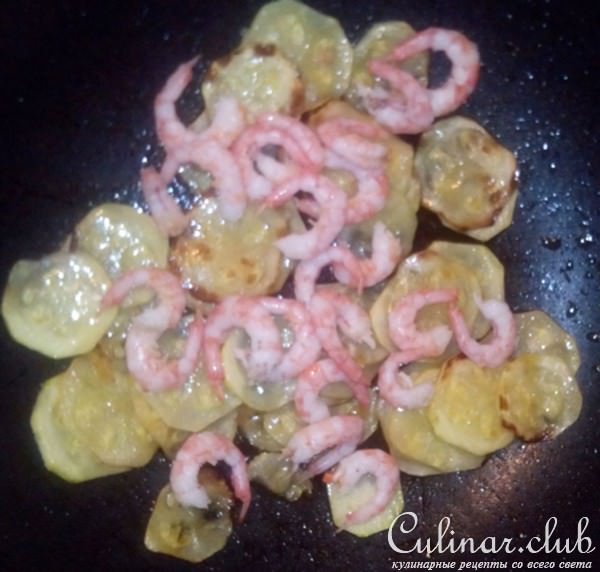 Паста с кабачком, петрушкой и креветками