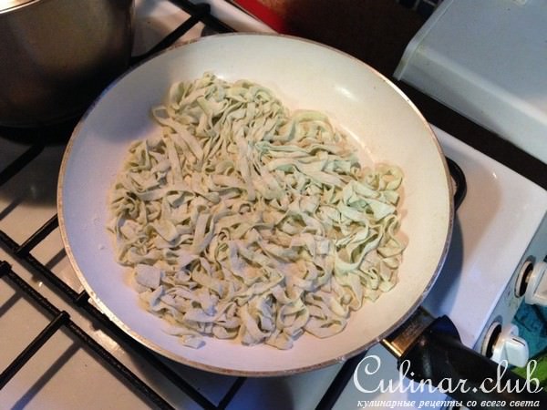 Зеленые фетучини с овощами (вегетарианский)