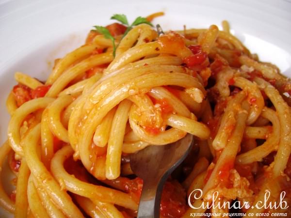 Паста букатини алла мартичиана (Bucatini all39;amatriciana).