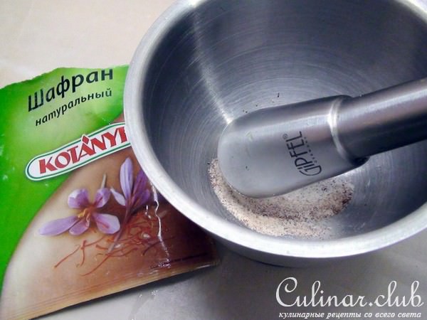Домашняя паста маллореддус (Malloreddus) с розовым соусом Аврора. Ньокки с шафраном.