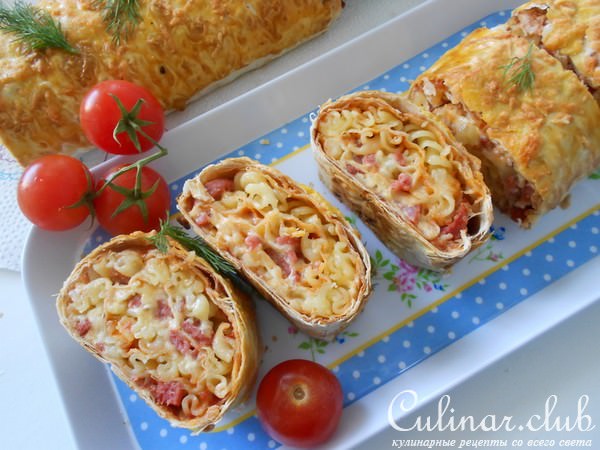 Пицца с фузилли в лаваше или рулет с макаронами