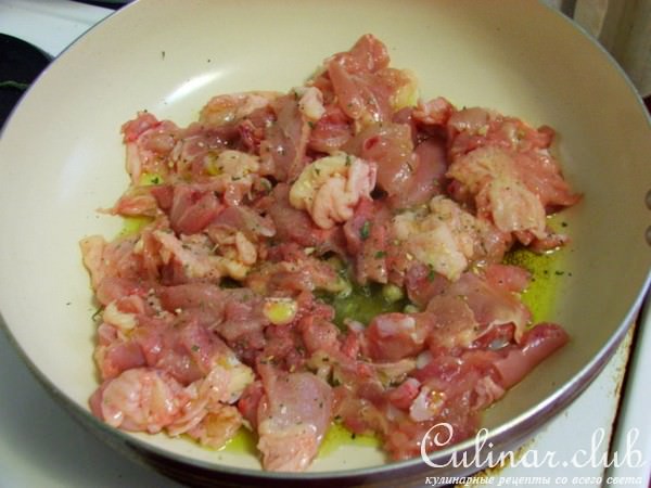 Спагетти с курицей и грибами в сливочном соусе