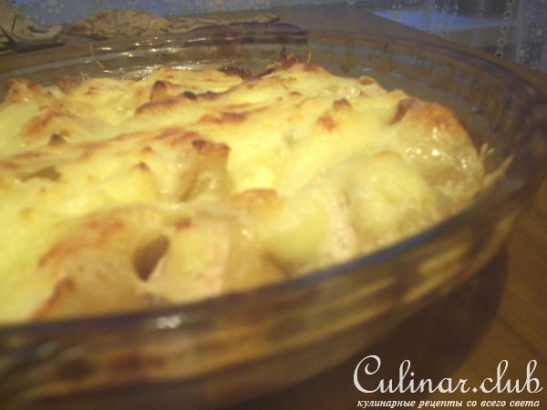 Лумакони с куриным фаршем, запечёные под соусом "Бешамель"