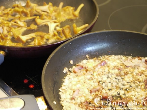 Паста со сливочным соусом из лисичек и стручковой фасоли