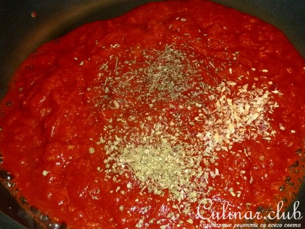 Farfalle с томатным соусом с тунцом и оливками