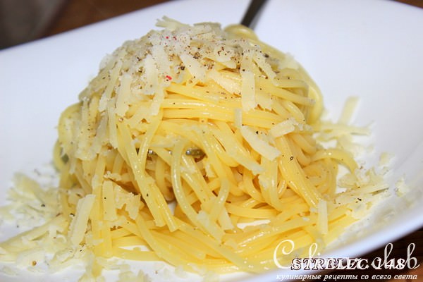 Паста с трюфельным маслом и сыром Пекорино.