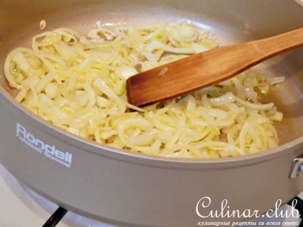 Венгерский паприкаш из куриного мяса.