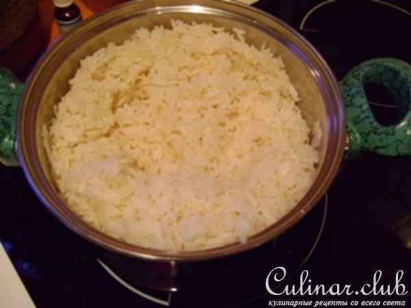 Курица тушёная с помидорами и рисом