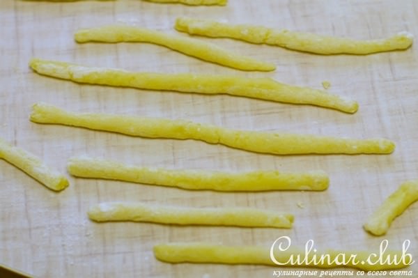 Куриное филе с картофельной лапшой.