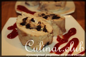 Куриный рулет с мёдом, черносливом и лесными орешками