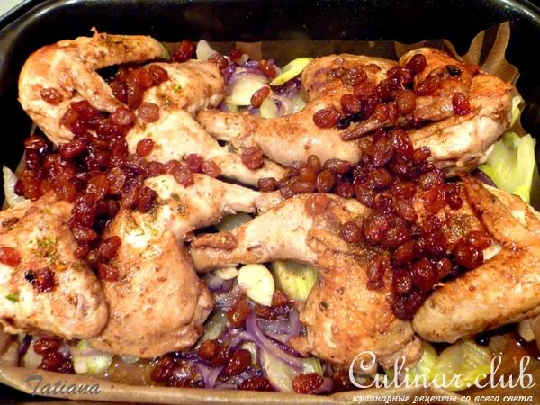 Цыплята в красном вине с изюмом и орешками
