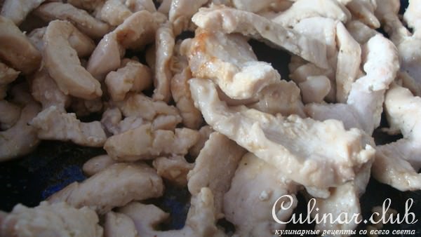 Спагетти с курицей в соусе из цветной капусты