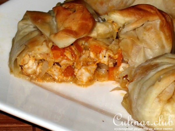 Мешочки из теста Фило с курицей и овощами