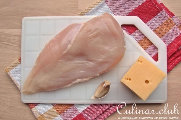 Подкопченный куриный рулет с сыром