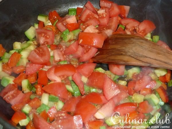 Филе цыпленка "Золотой петушок", запеченное с овощами в маринованном баклажане
