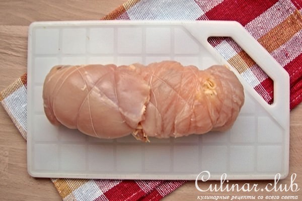 Подкопченный куриный рулет с сыром