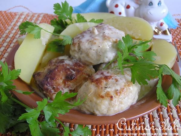 Куриные котлетки в сливочном соусе. 