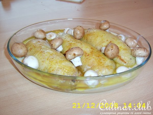 Куриные рулетики с грибной начинкой.