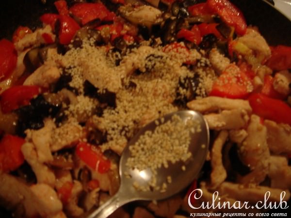 Куриная грудка с баклажанами