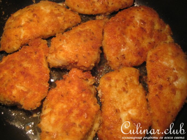 Куриное филе в крошках с тмином и в пармезане.