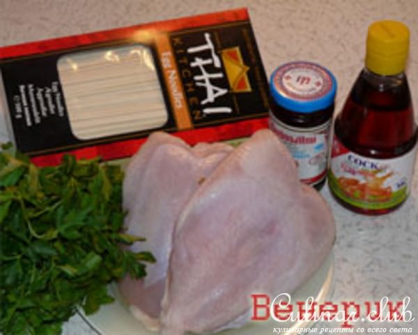 Лапша "Нудлес" с овощами и куриным мясом.