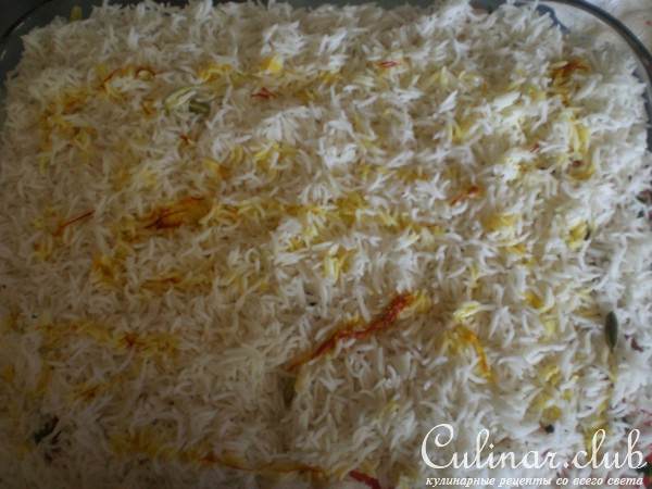 Курочка с рисом с шафрановым молоком и кориандром 