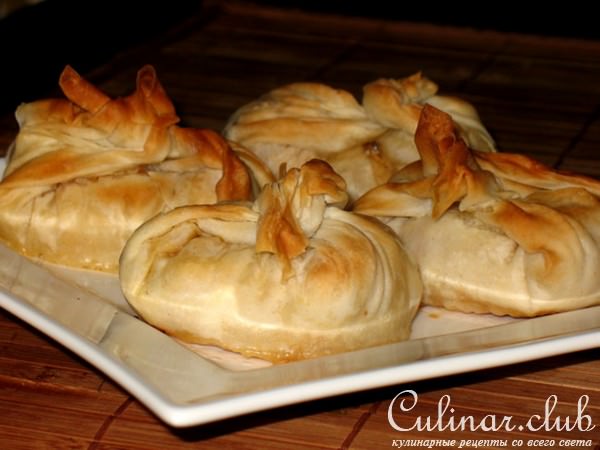 Мешочки из теста Фило с курицей и овощами