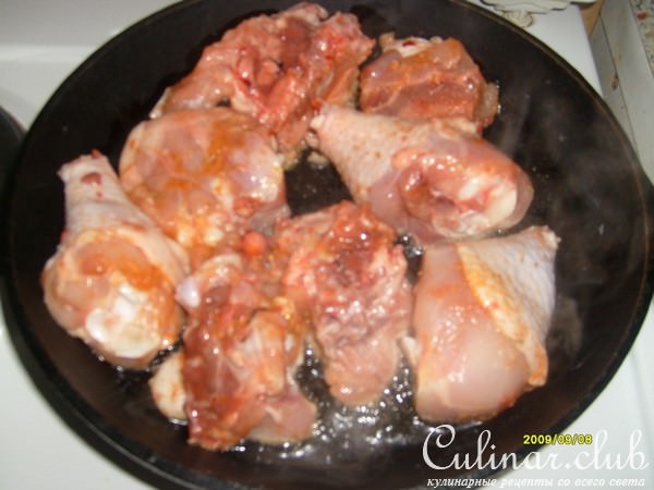 Курица запеченная под овощами.