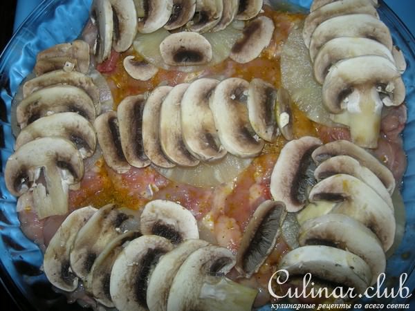 Курица с ананасами и грибами