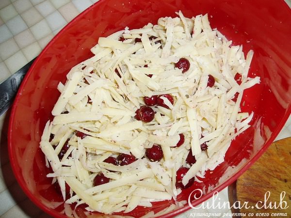 Куриные кармашки с сыром и брусникой