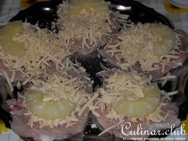 Куриные рулетики с сыром и ананасами в кляре