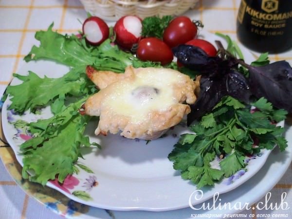 Куриные мешочки с помидорами и моцареллой.