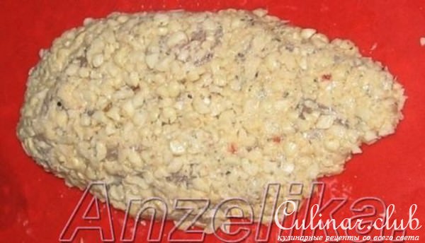 Куриный кармашек с черносливом в ореховой панировке.