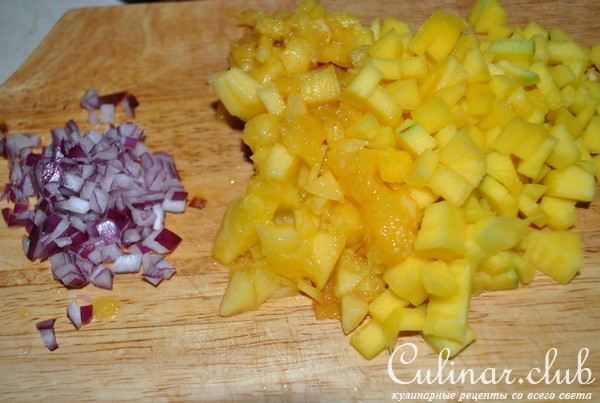 Экзотическая курица с булгуром и сальсой из манго