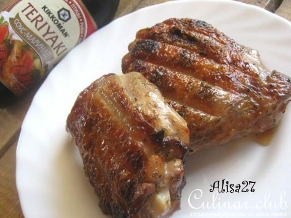 Курица на решётке, маринованная с соусом Киккоман
