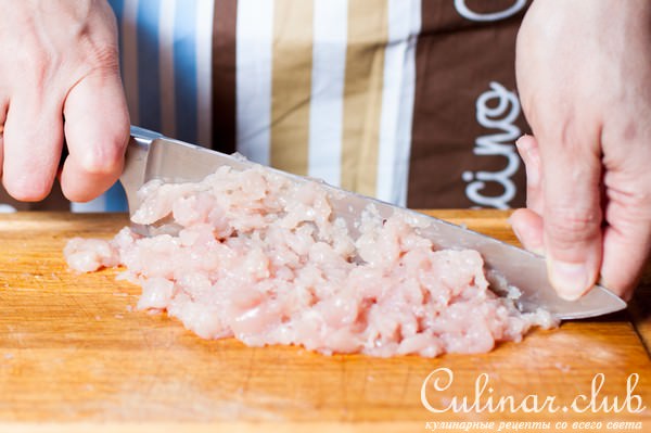 Куриные рулеты с красной смородиной и лесными грибами