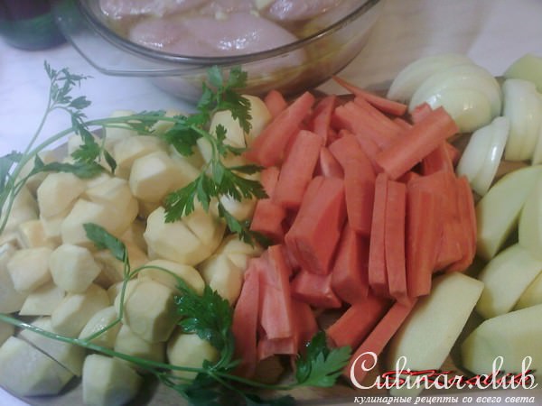 Куриная грудка с репкой и другими овощами