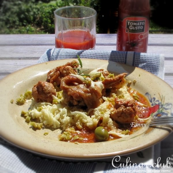 Индейка с кускусом и томатным соусом