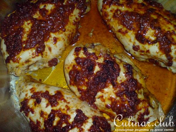 Куриные грудки с помидорками,маслинами и ..."огоньком"