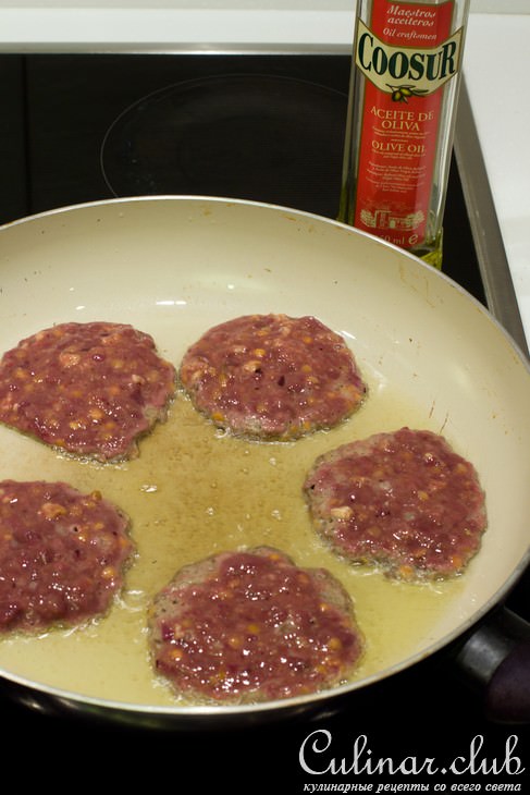 Курица, фаршированная чечевицей, грецкими орехами и печенью