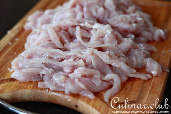 Стир-фрай из курицы с грибами и сладким перцем