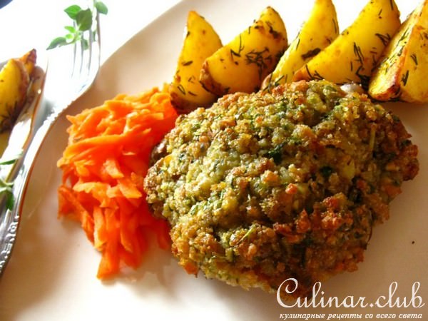 Куриные бёдра под корочкой из хлебных крошек, зелени и сыра