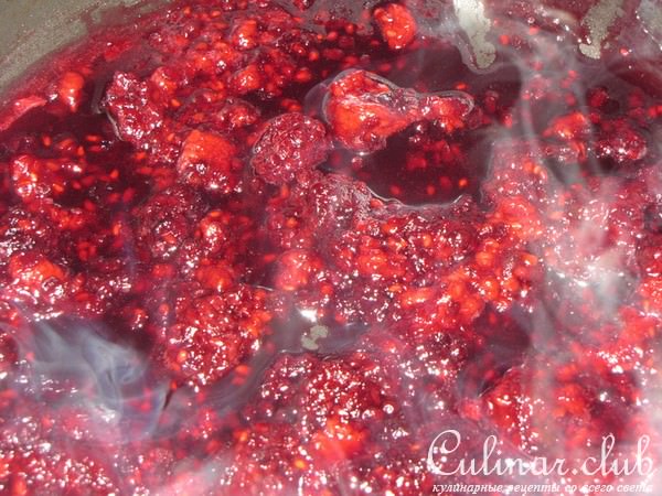 Утиные грудки с малиновым соусом.
