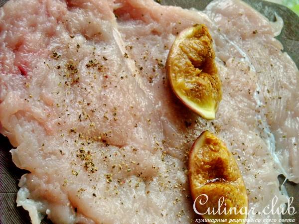 Рулеты из куриной грудки с инжиром